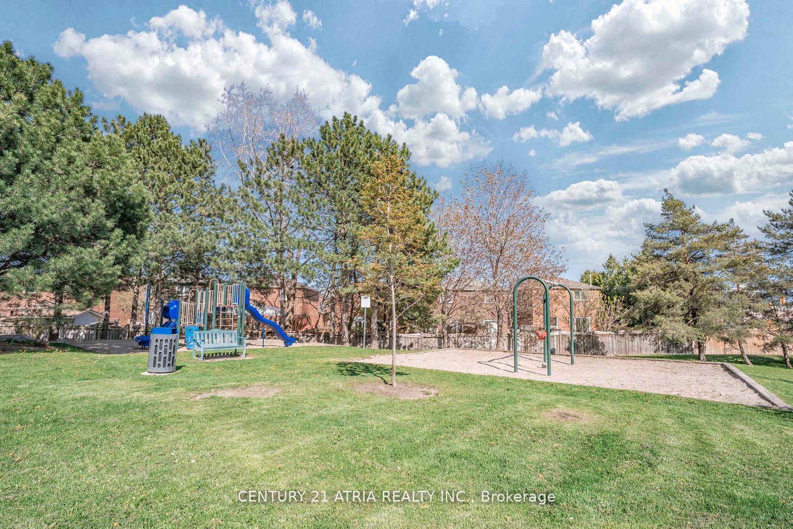 2 Bedrooms Condo at 350 Webb, Mississauga For sale
