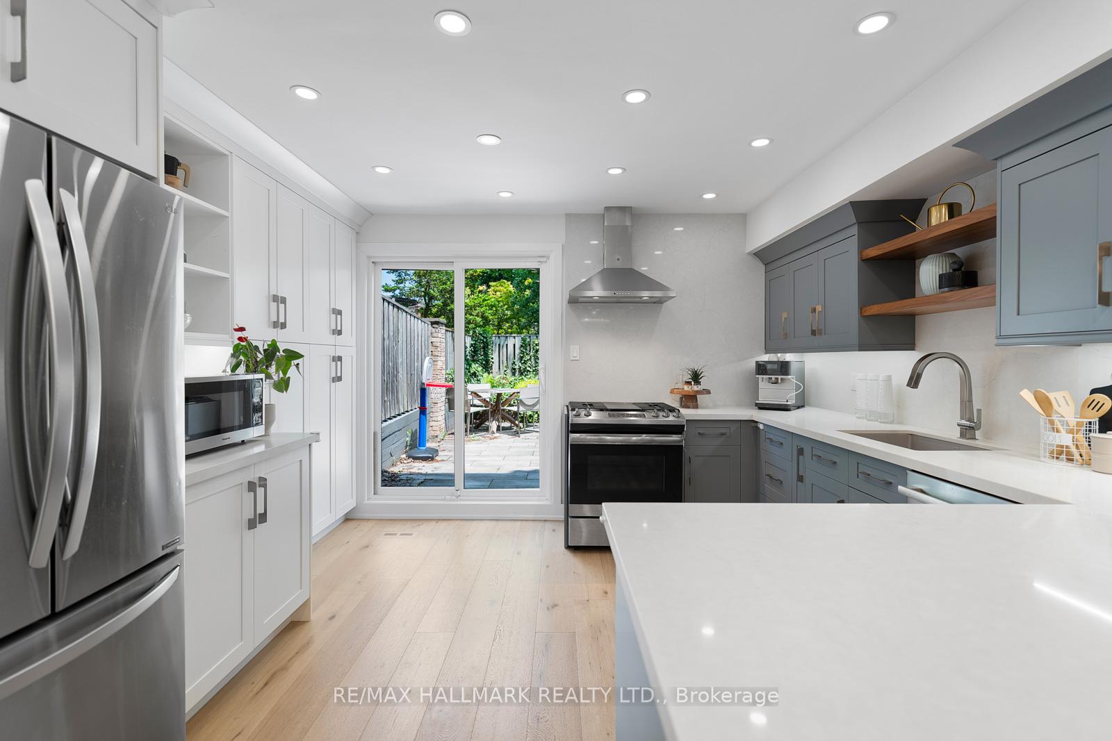 4 Bedrooms Condo at 95 Summerhill, Toronto For sale