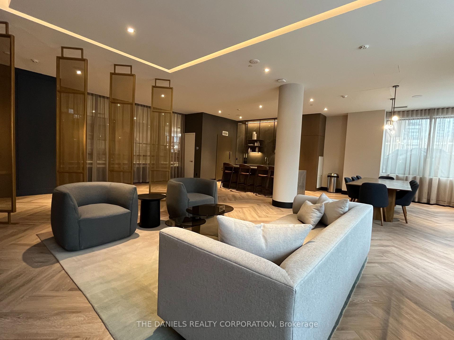 2 Bedrooms Condo at 8 Beverley Glen,  Vaughan For sale