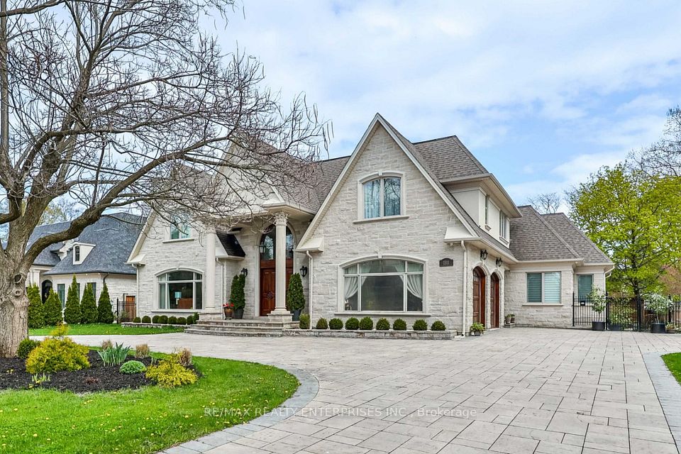 1511 Broadmoor