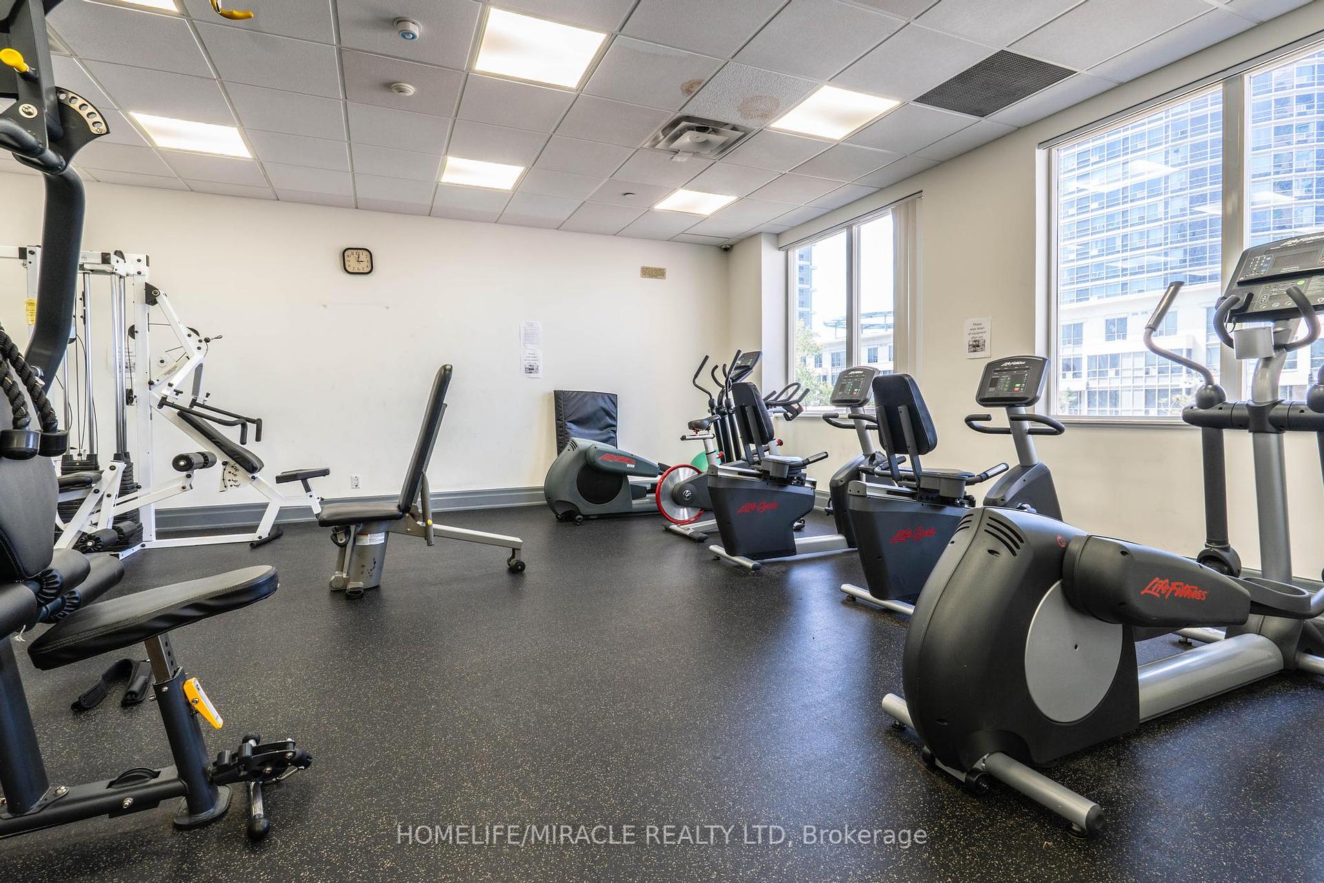 2 Bedrooms Condo at 1 Lee Centre, Toronto For sale