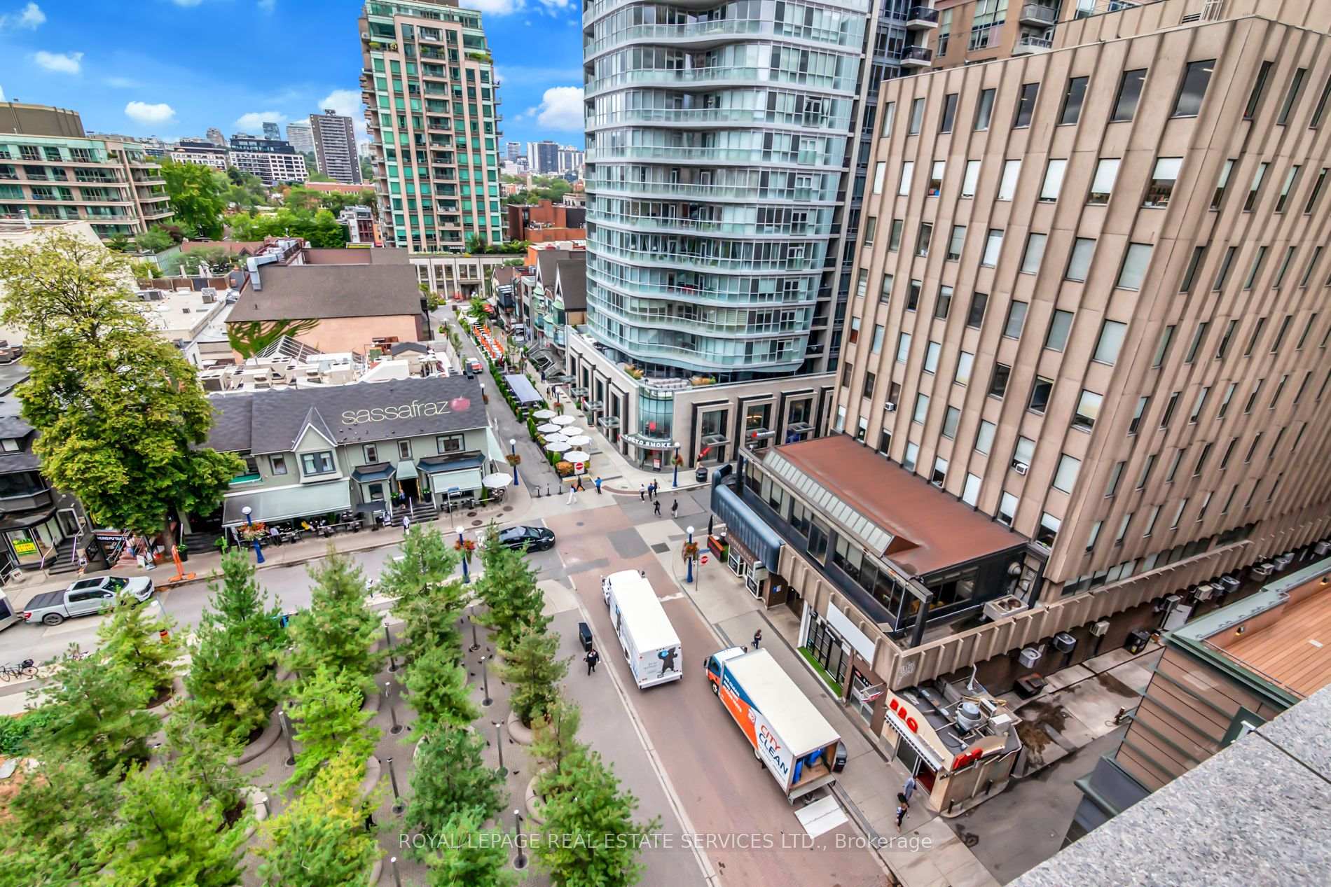 3 Bedrooms Condo at 10 Bellair, Toronto For sale