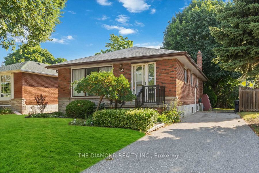 21 Jardine Place, Toronto, ON M9R 2B8