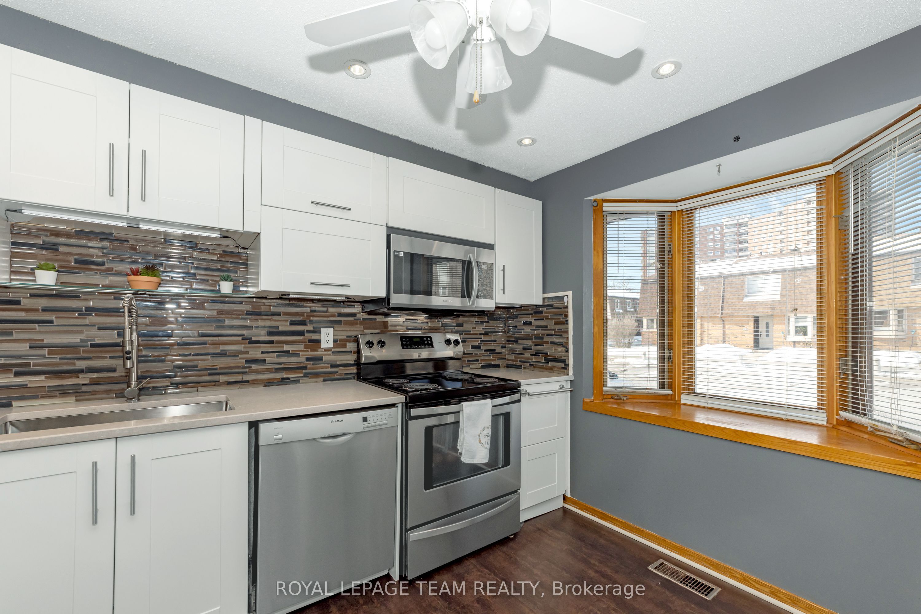 #B - 909 Elmsmere Road, BeaconHillNorthSouthandArea, ON K1J 8G4