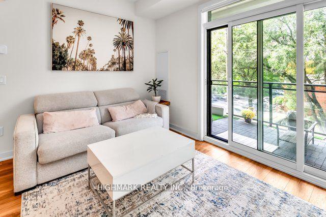 2 Bedrooms Condo at 320 Plains, Burlington For sale