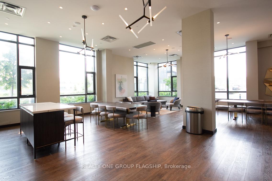 2 Bedrooms Condo at 38 Honeycrisp, Vaughan For sale