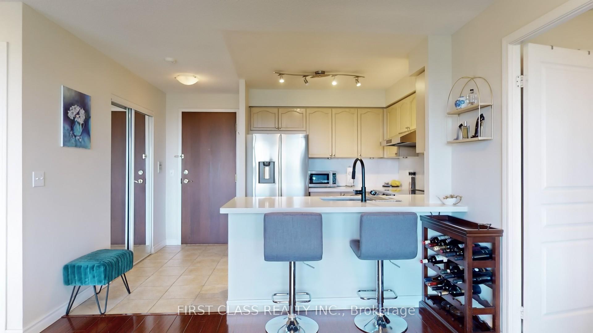2 Bedrooms Condo at 2585 Erin Centre, Mississauga For sale