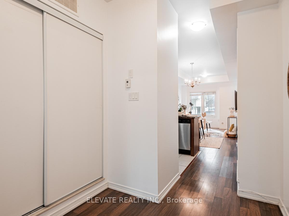 2 Bedrooms Condo at 15 Coneflower, Toronto For sale