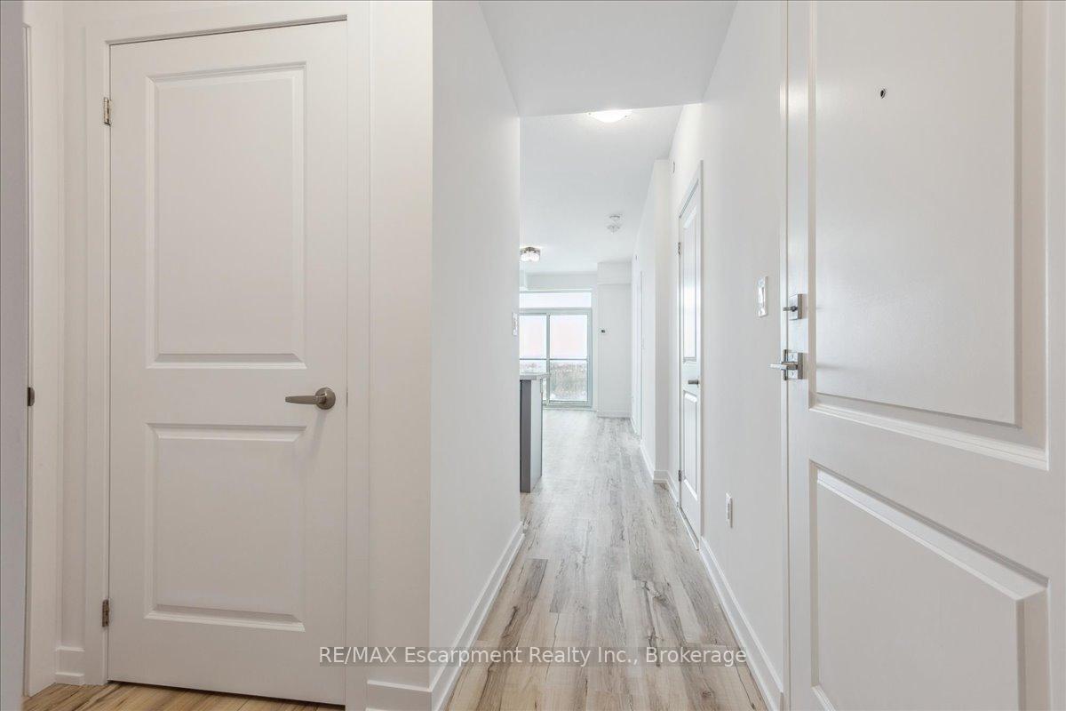 2 Bedrooms Condo at 450 Dundas,  Hamilton For sale