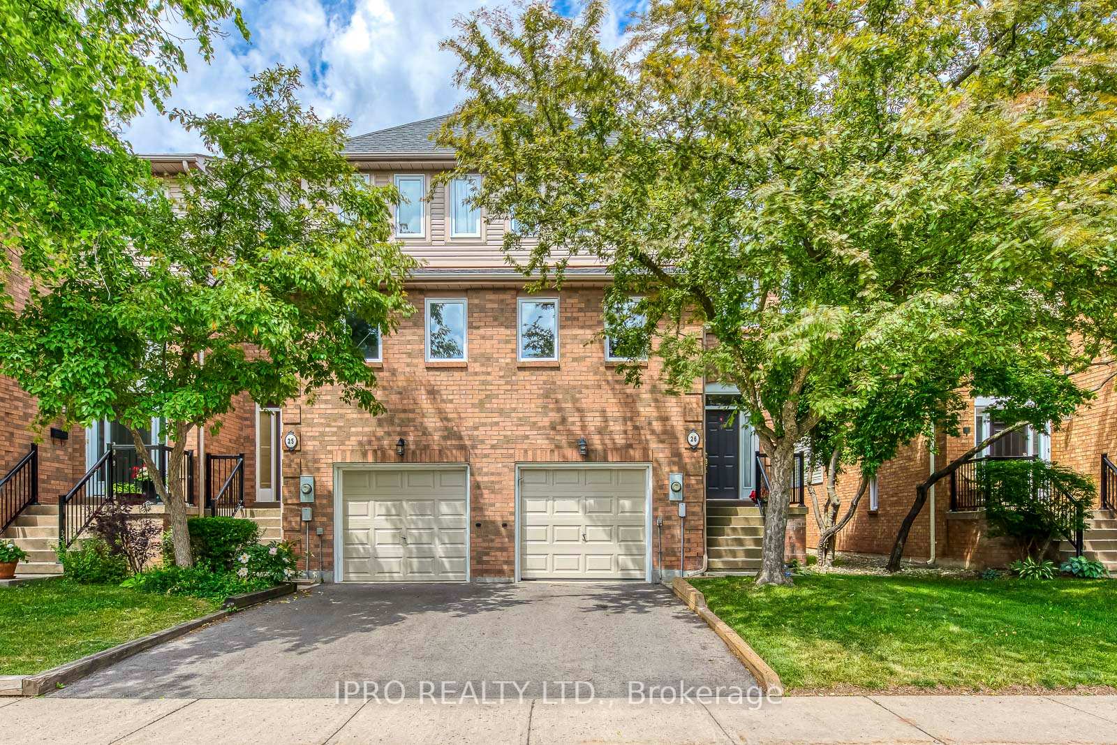 3 Bedrooms Condo at 2051 MERCHANTS, Oakville For sale