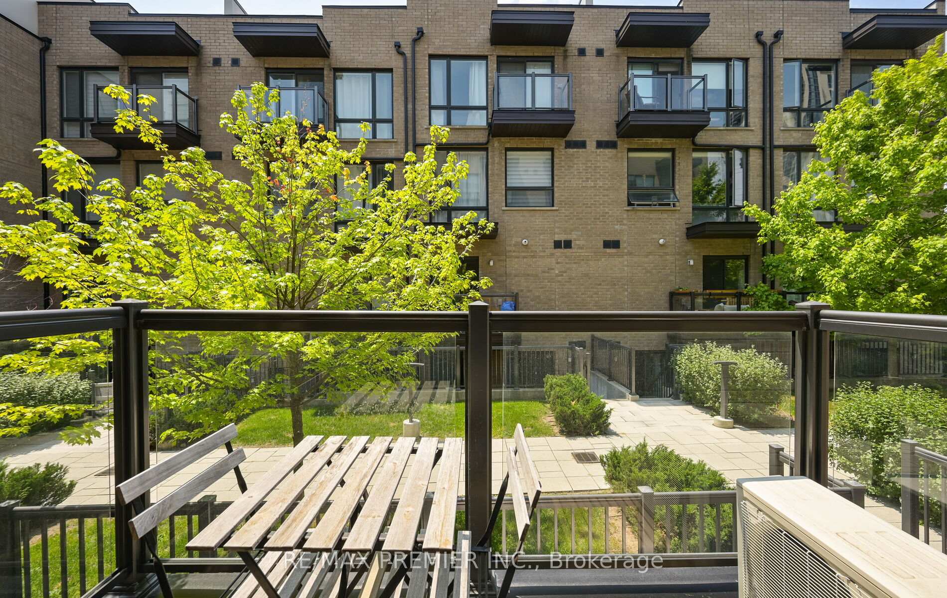 1 Bedroom Condo at 30 Fieldway, Toronto For sale