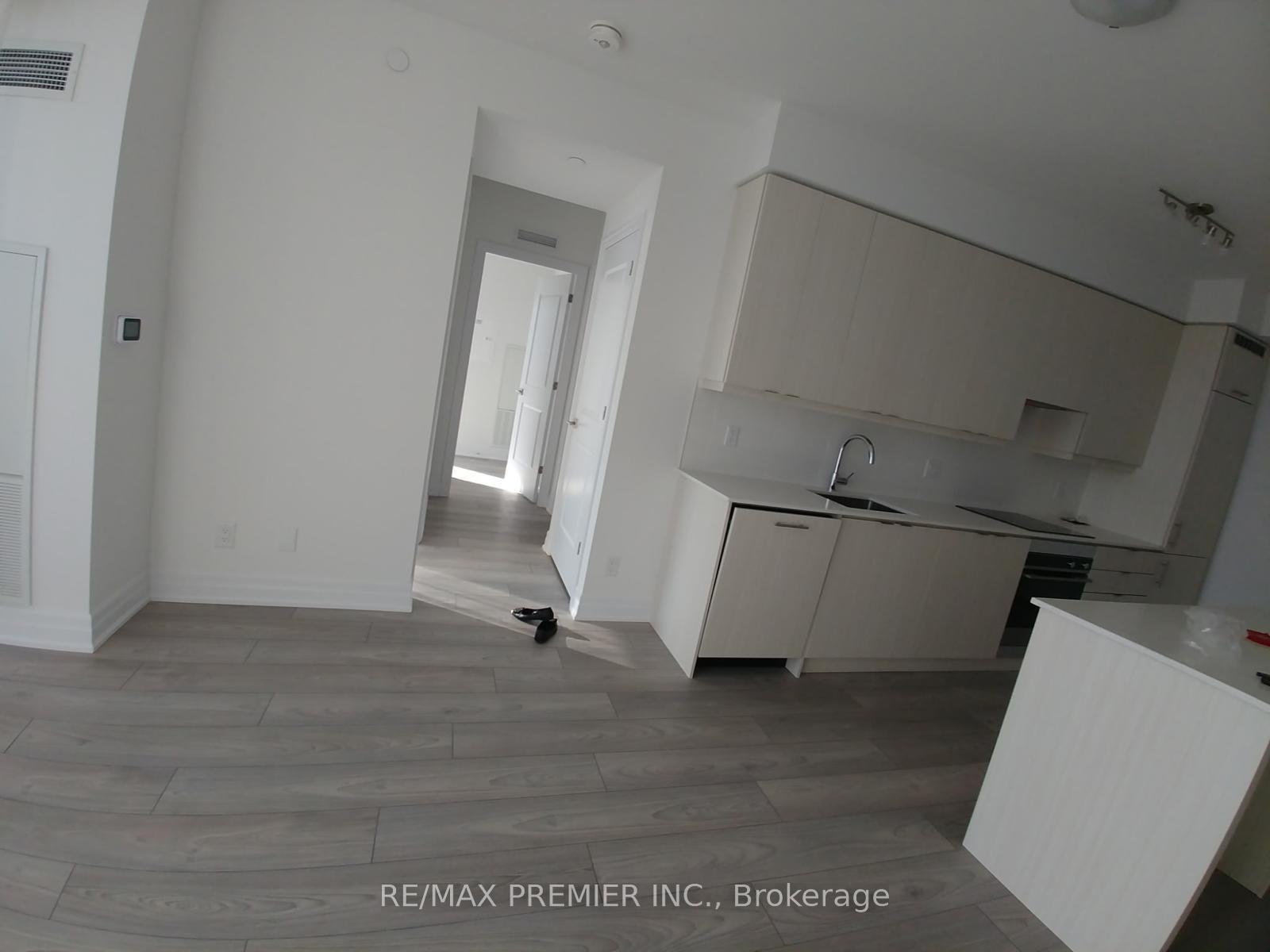 2 Bedrooms Condo at 36 Elm,  Mississauga For sale