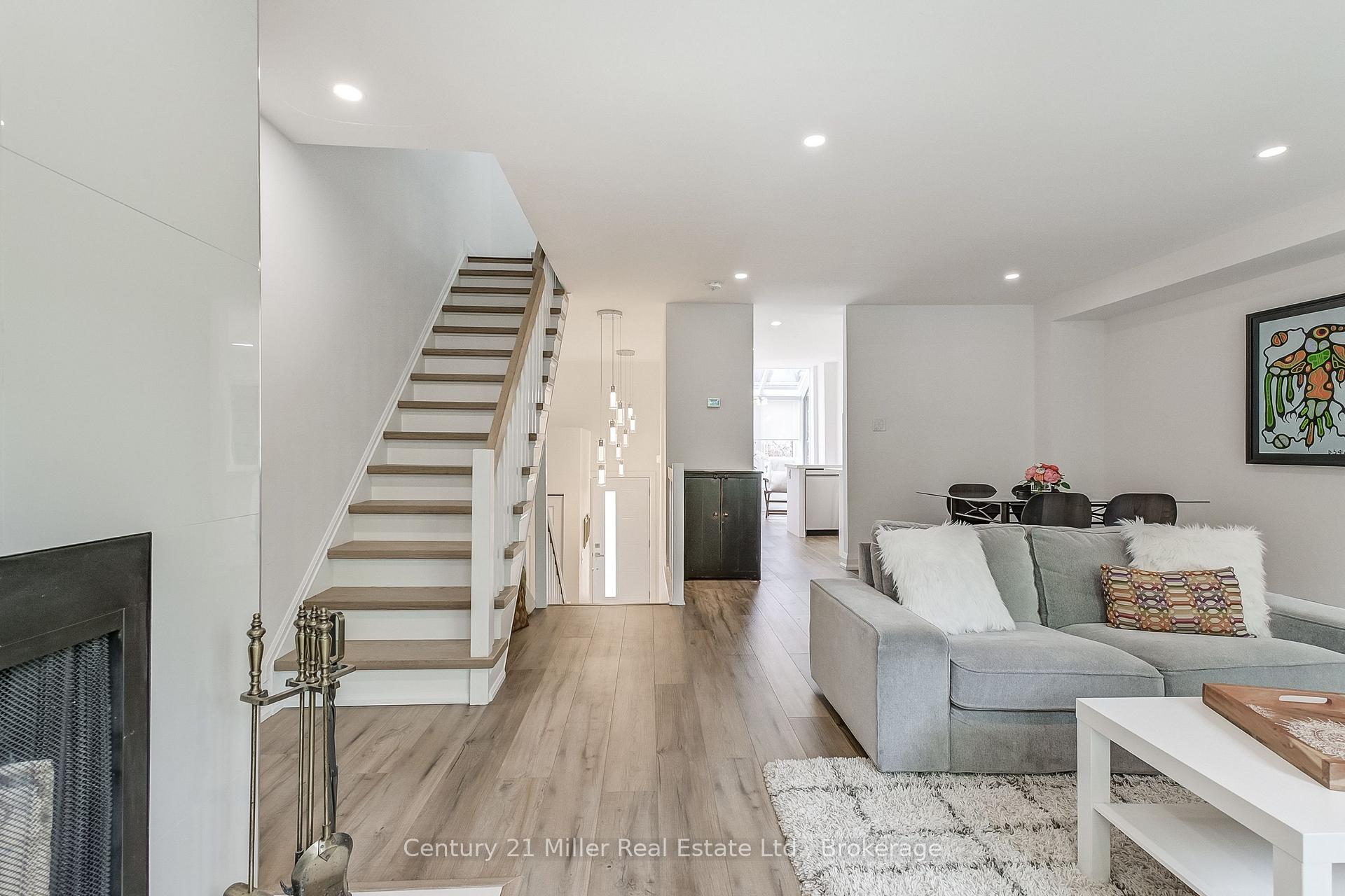 3 Bedrooms Condo at 1120 Queens, Oakville For sale