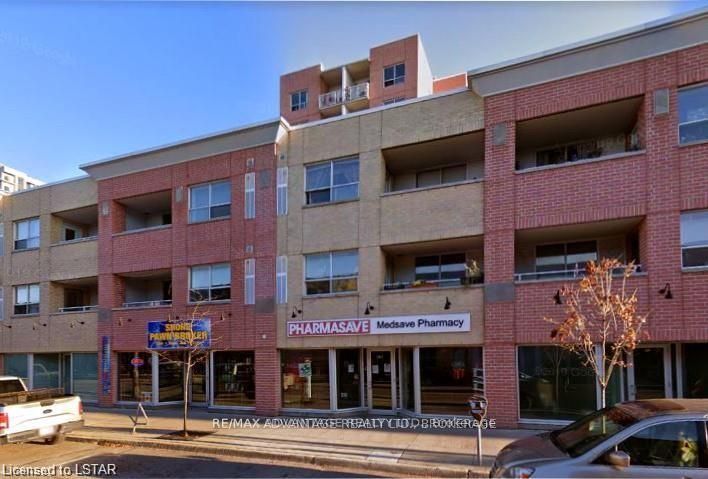 637 Dundas