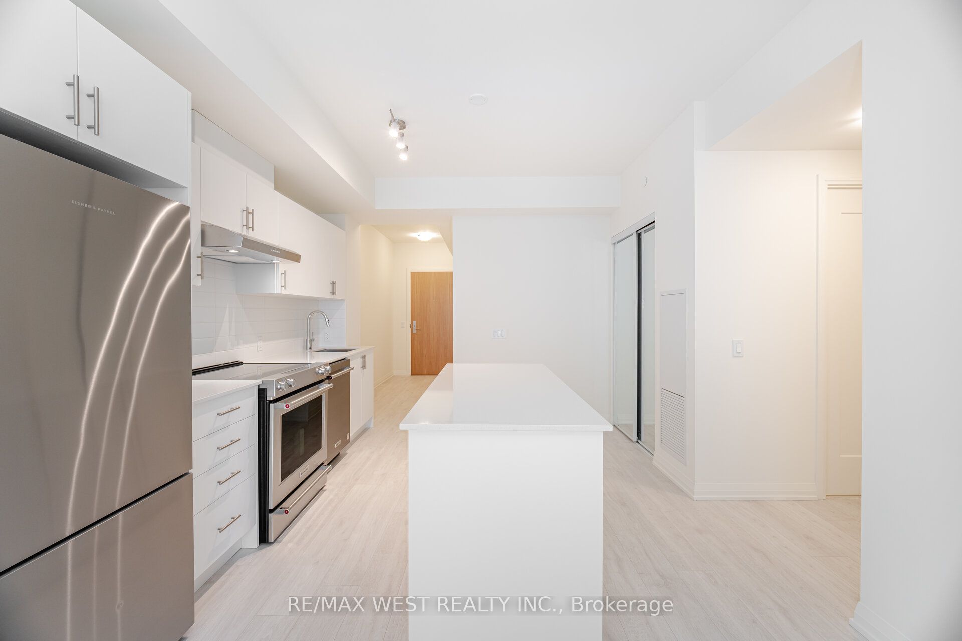 8960 Jane Street, #2201