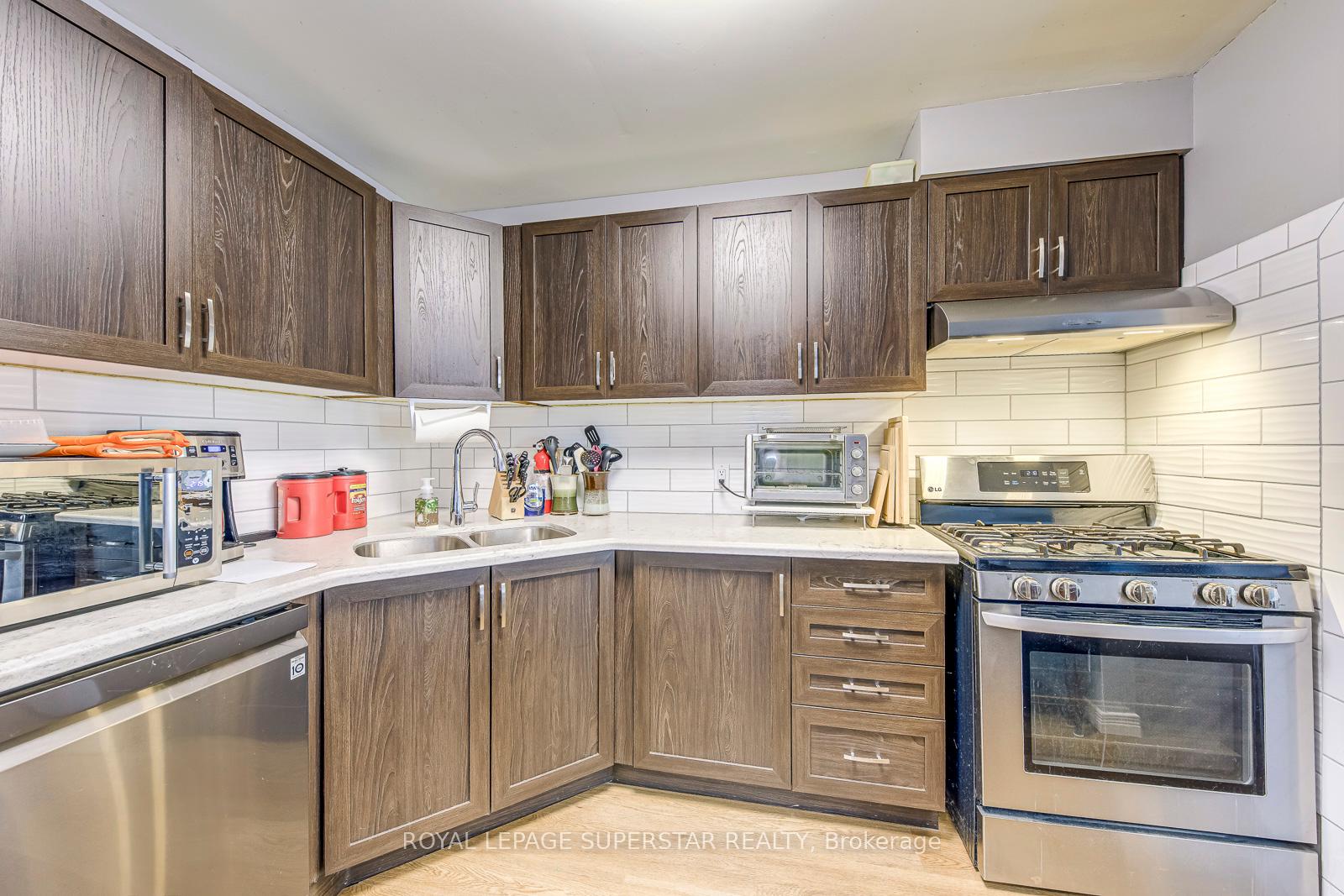 3 Bedrooms Condo at 1809 Upper Wentworth, Hamilton For sale