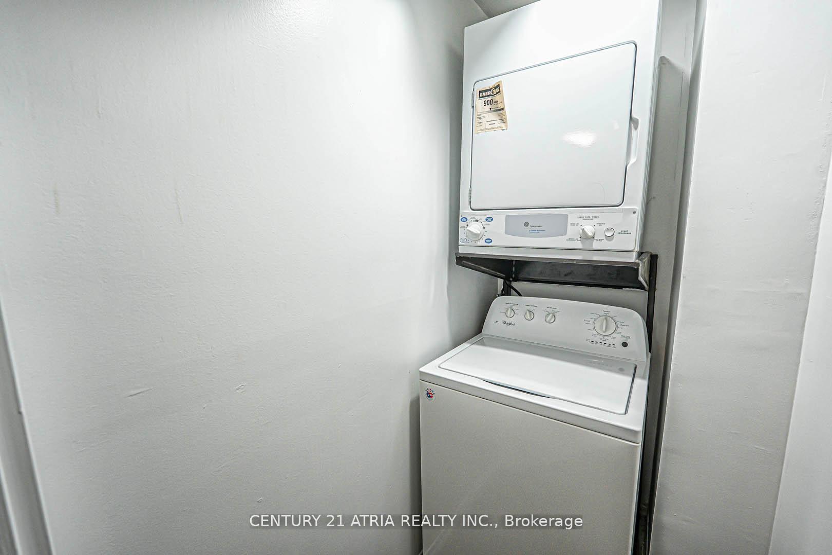 2 Bedrooms Condo at 350 Webb, Mississauga For sale