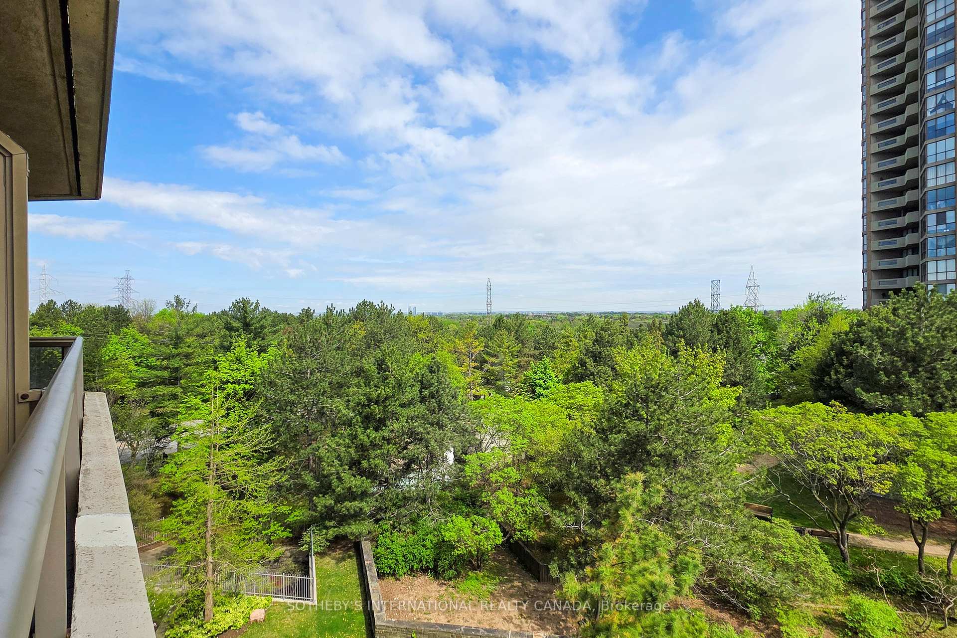 3 Bedrooms Condo at 89 Skymark, Toronto For sale