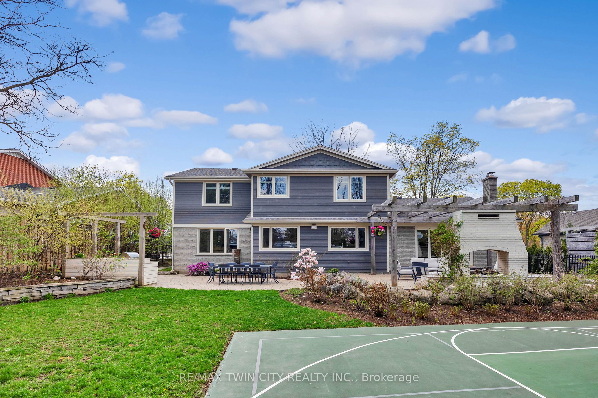 7 Huntley Crescent