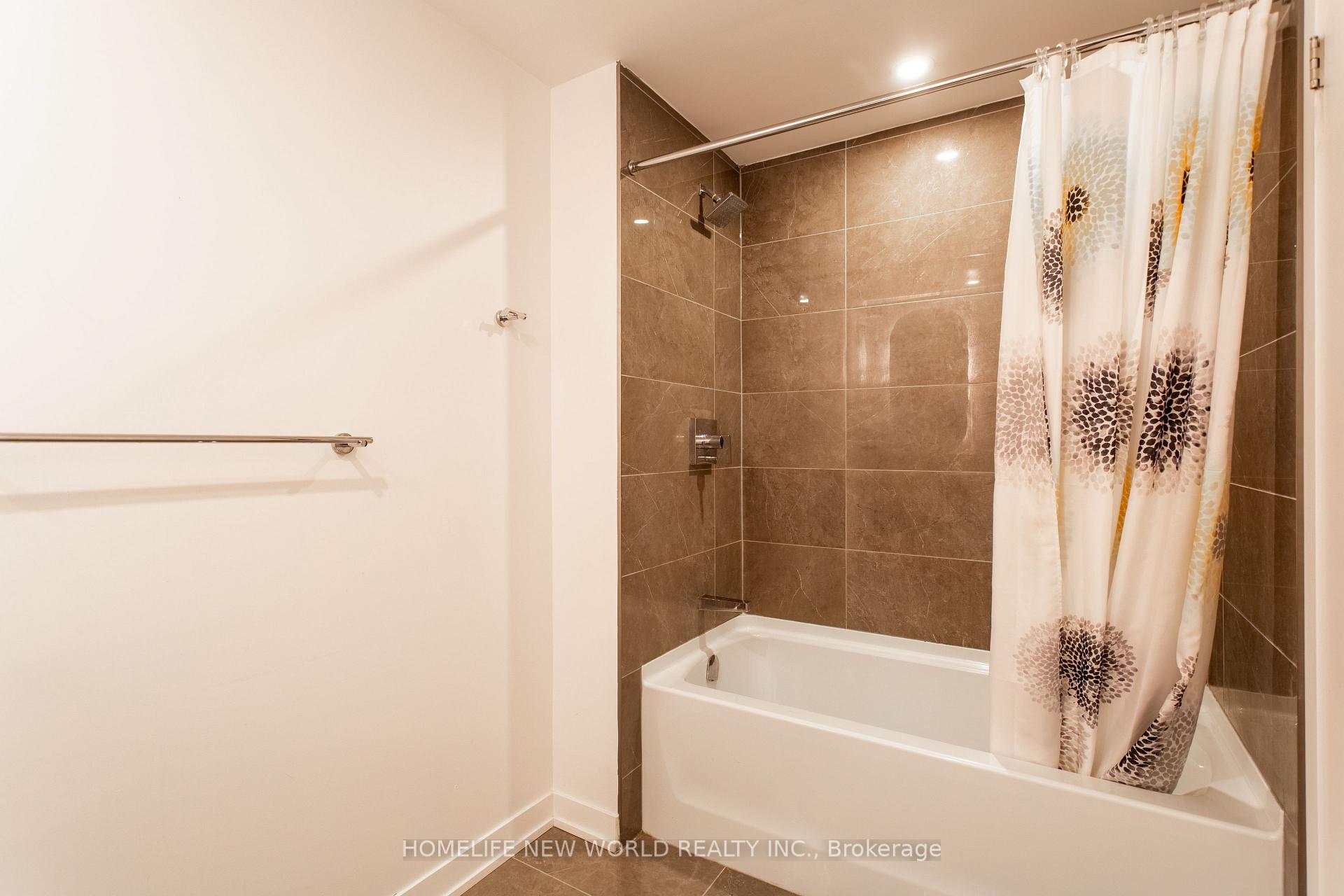 2 Bedrooms Condo at 15 Holmes, Toronto For sale
