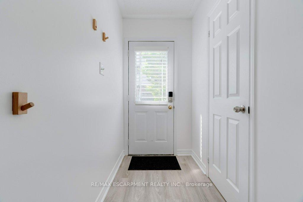 4 Bedrooms Condo at 5090 Fairview, Burlington For sale