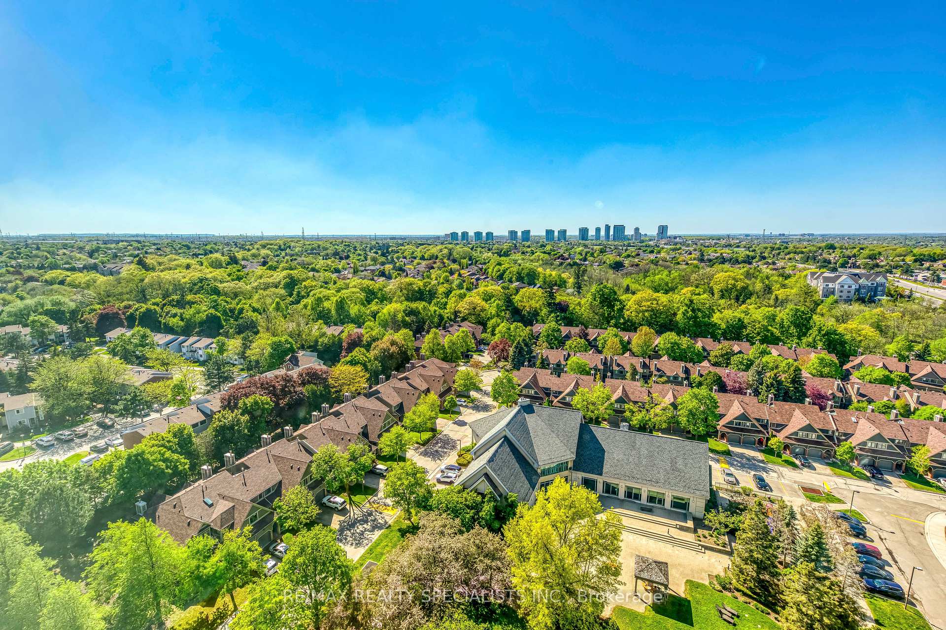 2 Bedrooms Condo at 2177 Burnhamthorpe, Mississauga For sale