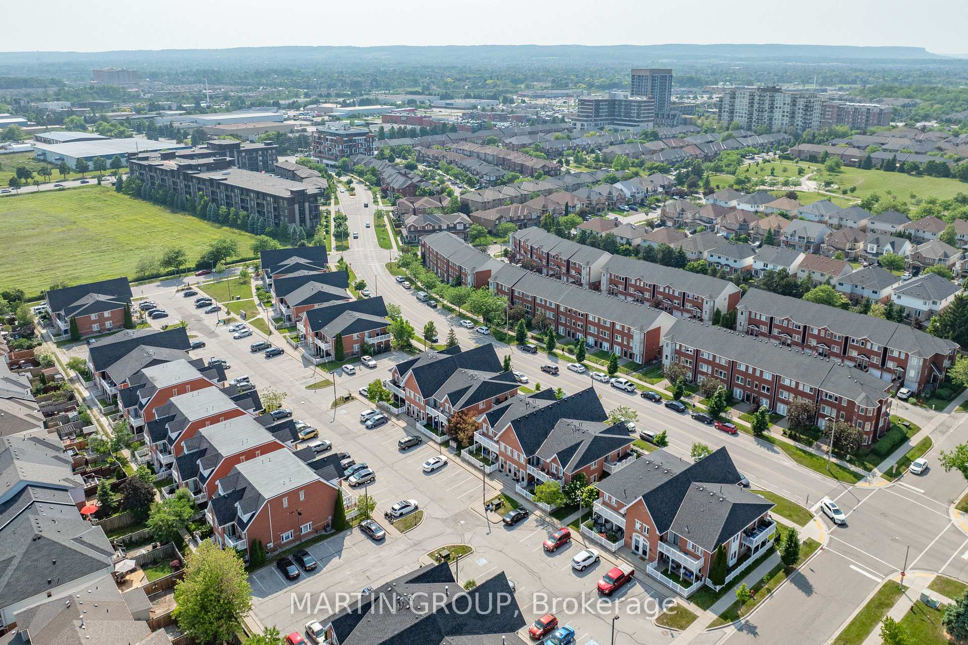 2 Bedrooms Condo at 1701 Lampman, Burlington For sale