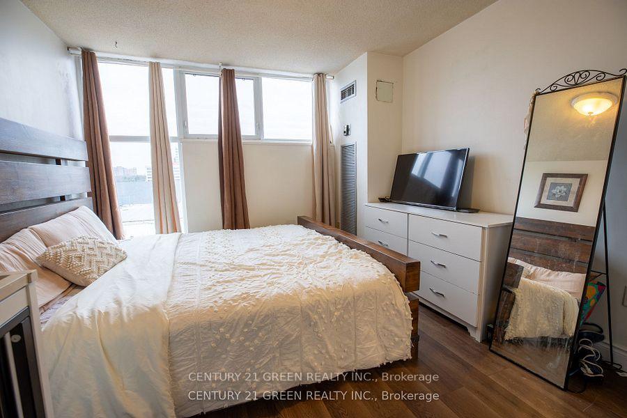 5 Bedrooms Condo at 366 The East Mall, Toronto For sale