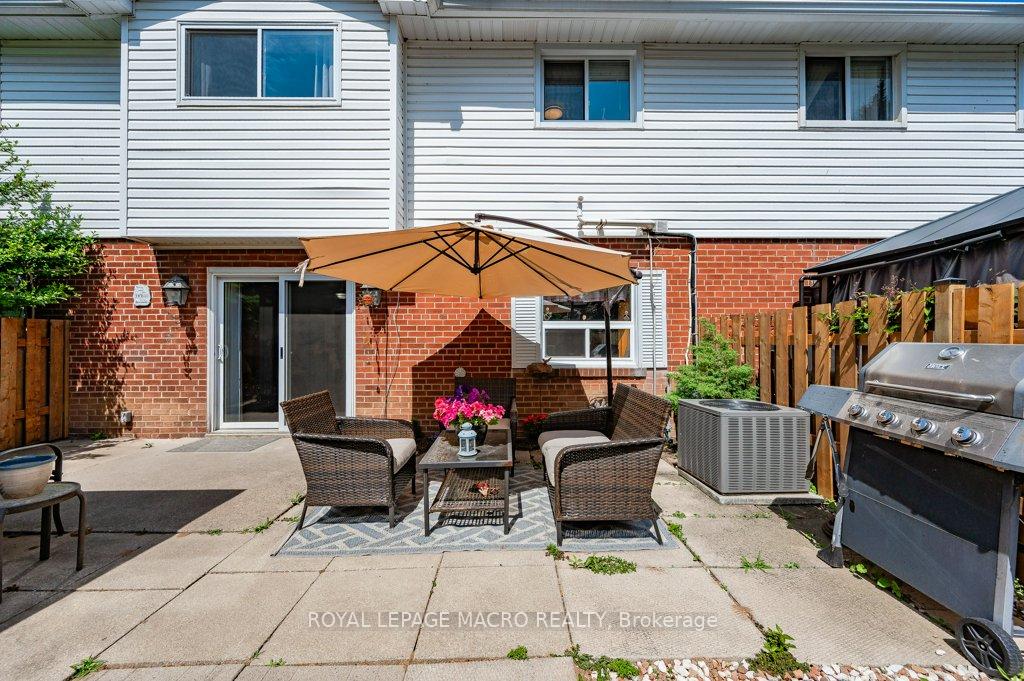 2 Bedrooms Condo at 483 Claridge, Burlington For sale