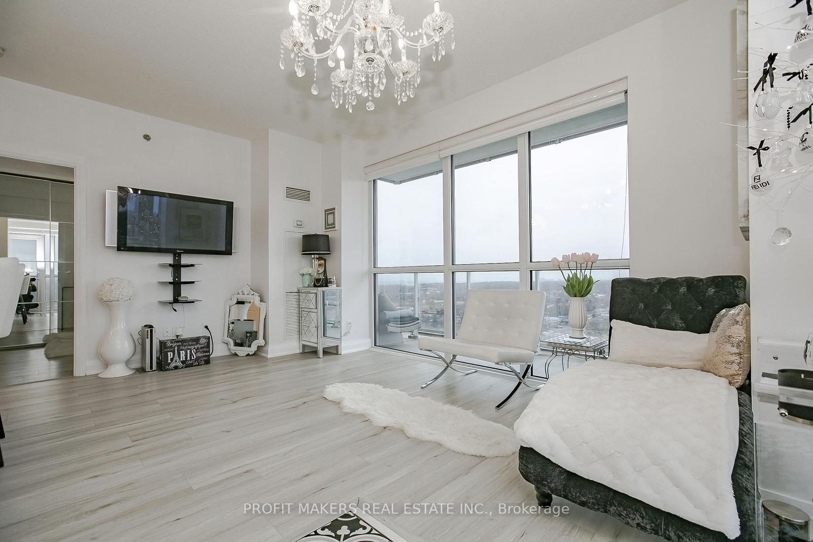 3 Bedrooms Condo at 65 Speers, Oakville For sale