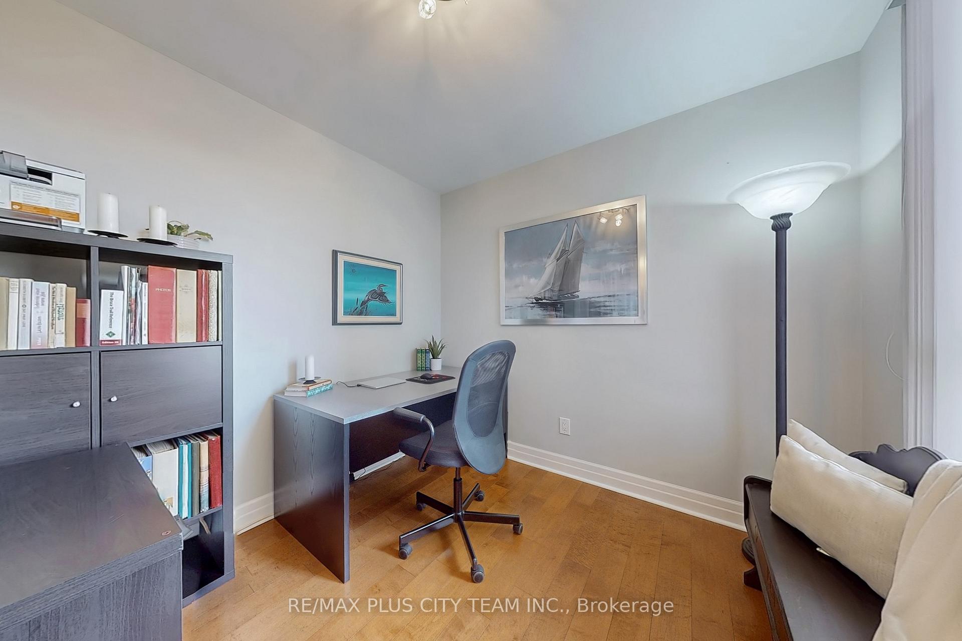 4 Bedrooms Condo at 35 Ormskirk, Toronto For sale