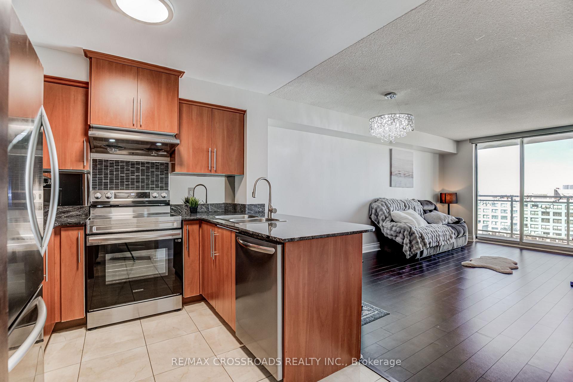 2 Bedrooms Condo at 8 Rosebank, Toronto For sale