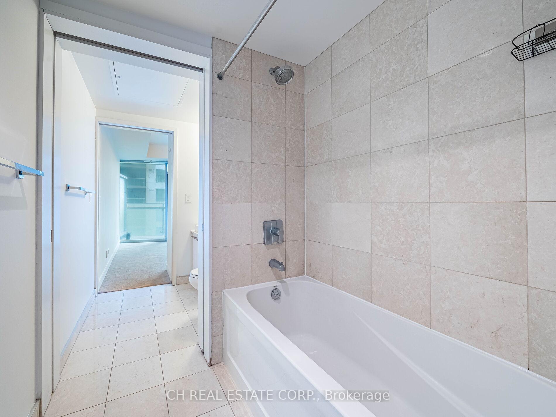 2 Bedrooms Condo at 12 York,  Toronto For sale
