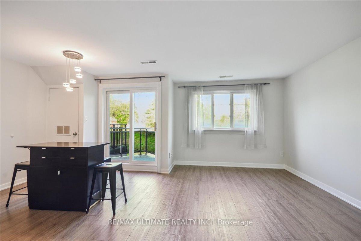 3 Bedrooms Condo at 2001 Bonnymede, Mississauga For sale