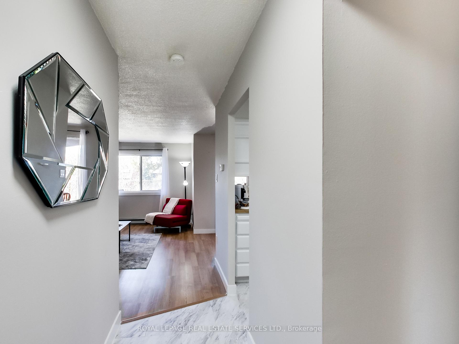 3 Bedrooms Condo at 1008 Falgarwood,  Oakville For sale