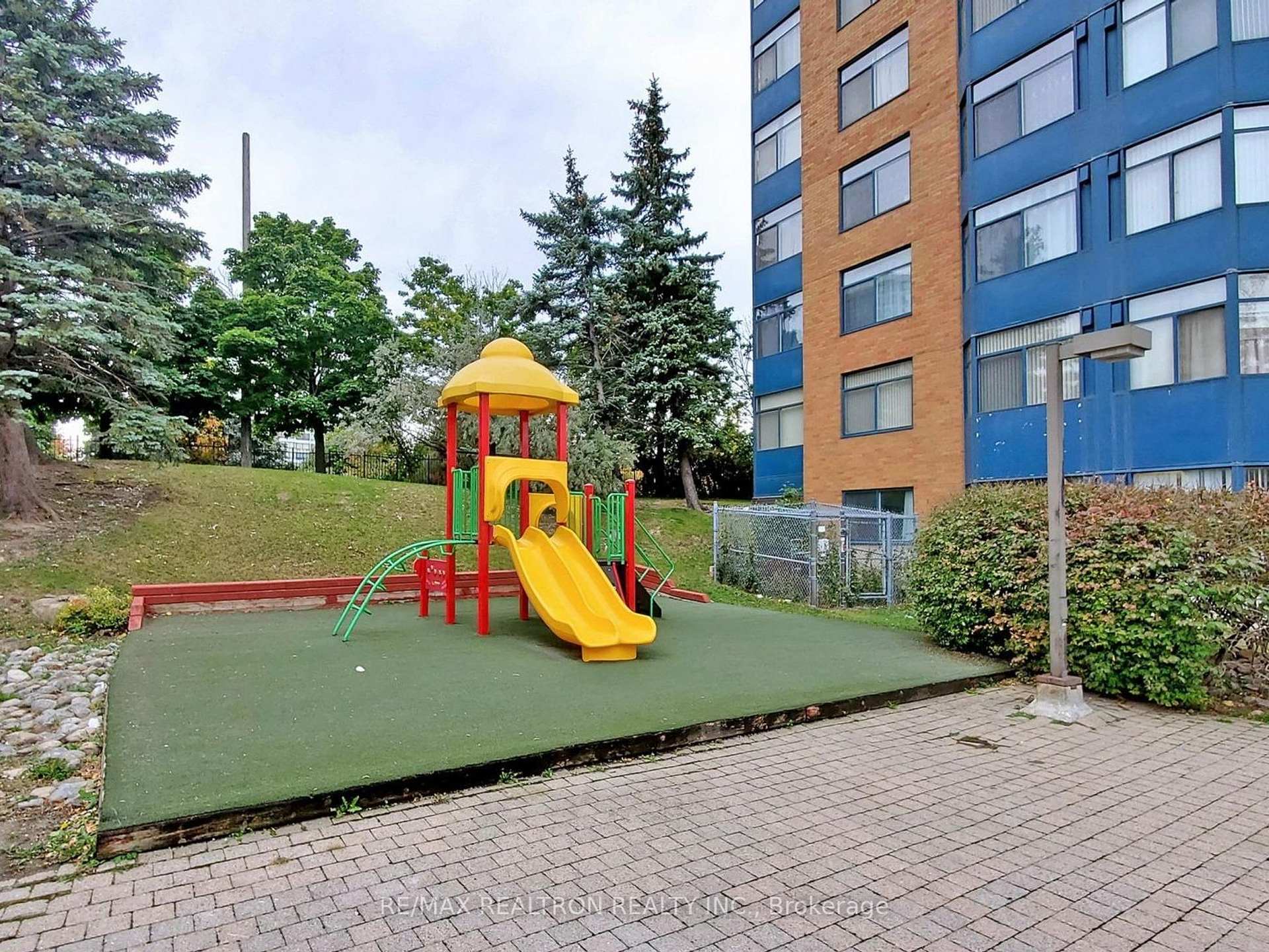 3 Bedrooms Condo at 88 Alton Tower, Toronto For sale