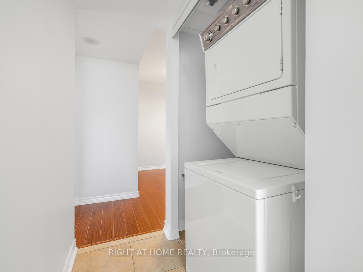 3 Bedrooms Condo at 88 Grandview,  Toronto For sale