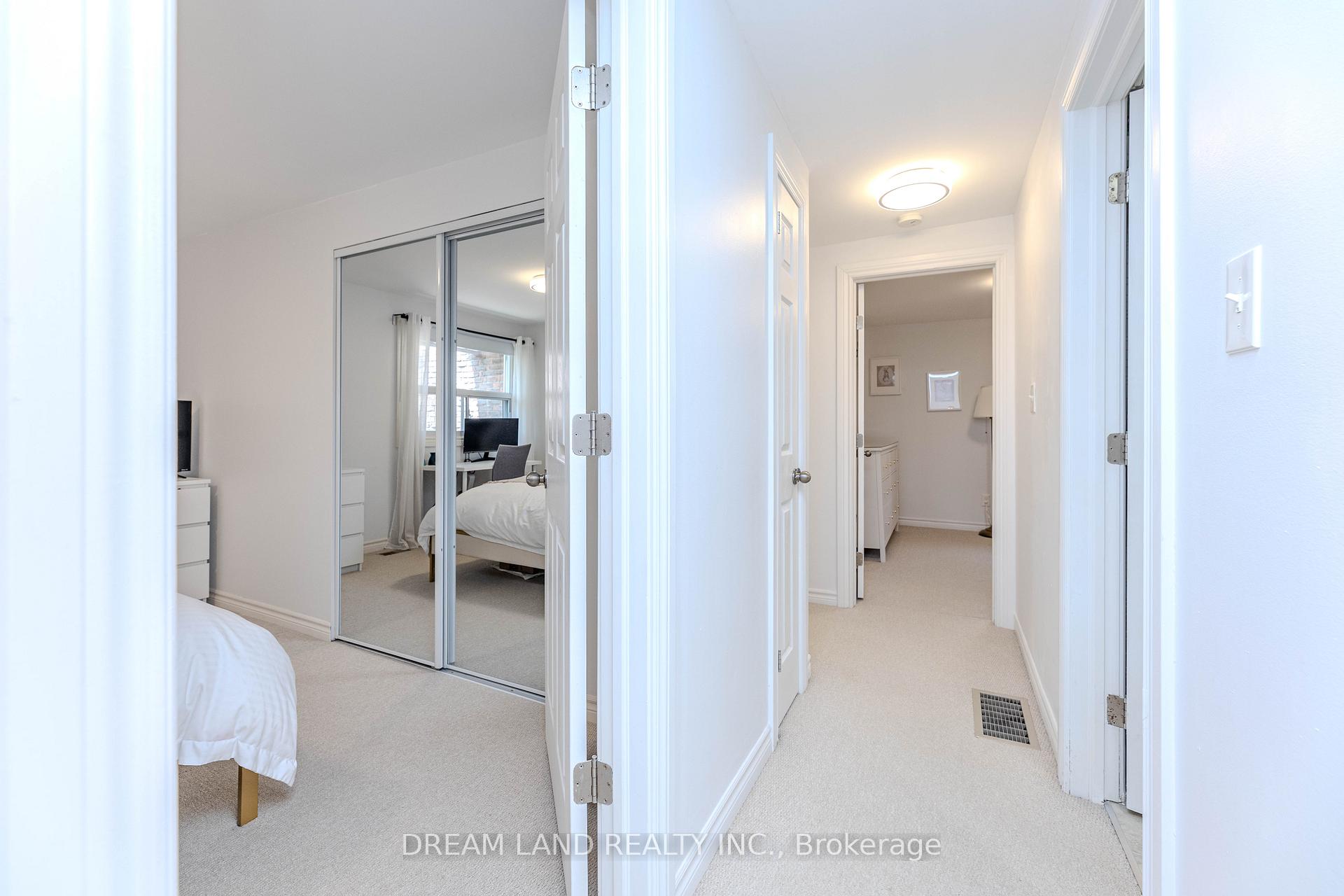 3 Bedrooms Condo at 653 Francis,  Burlington For sale