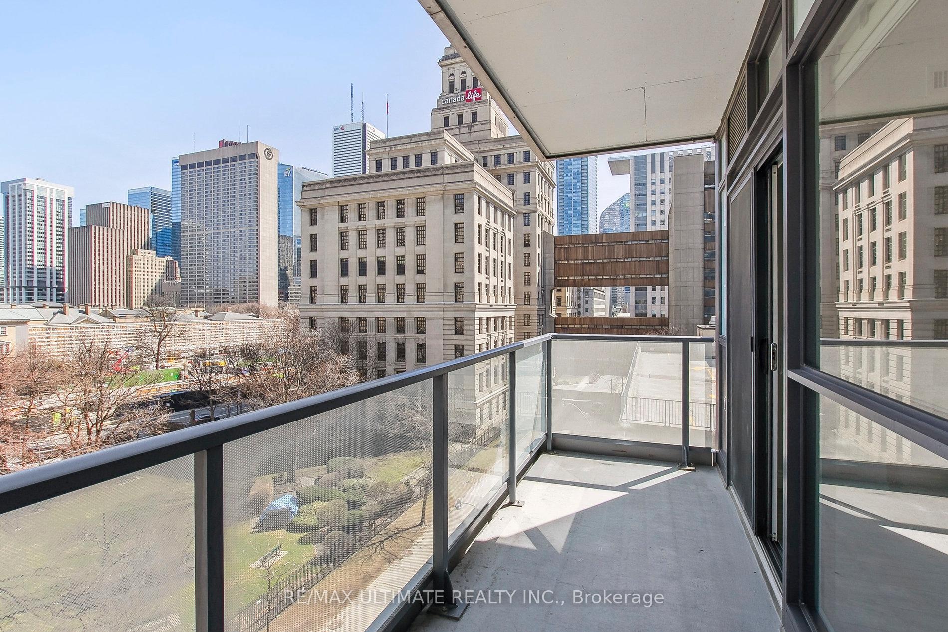 2 Bedrooms Condo at 210 Simcoe, Toronto For sale