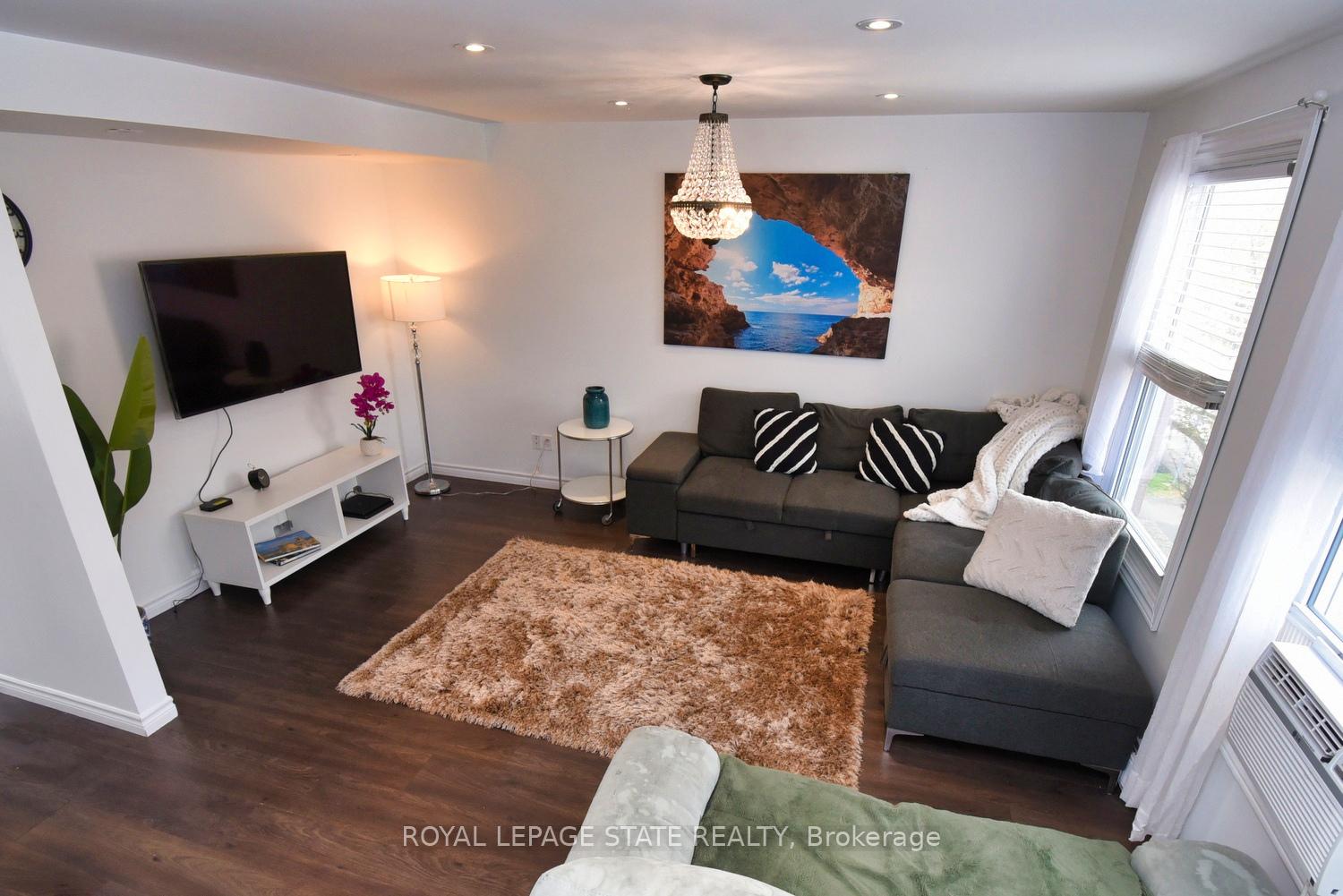 3 Bedrooms Condo at 1255 Upper Gage,  Hamilton For sale