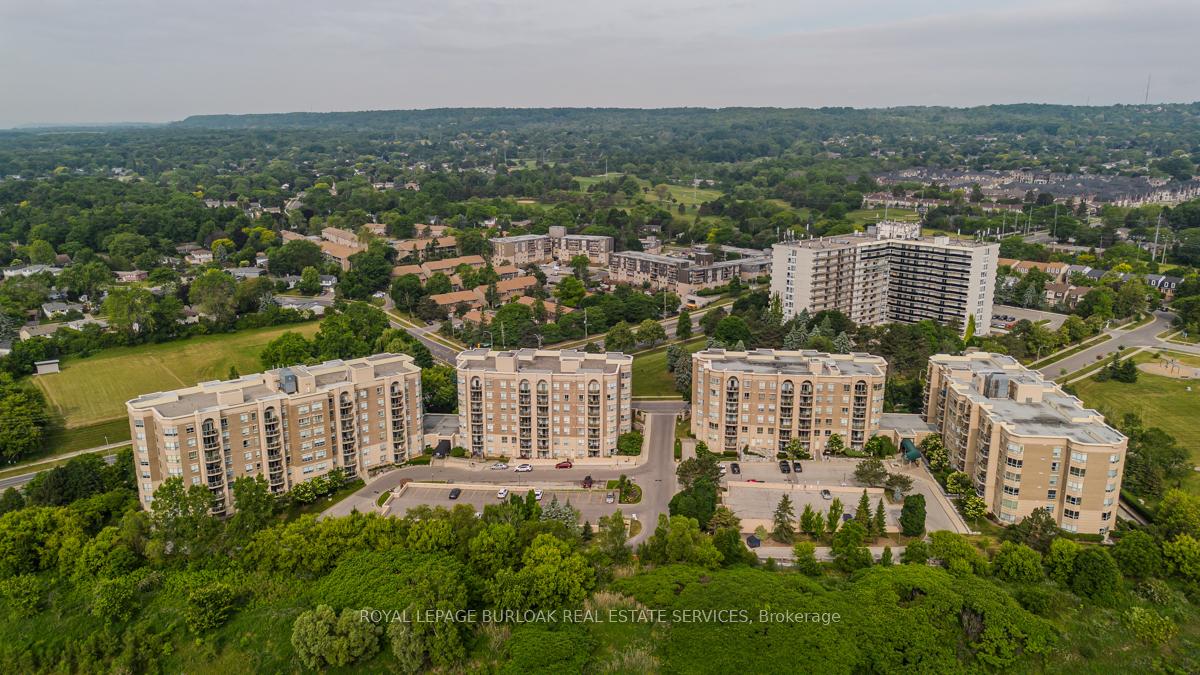 2 Bedrooms Condo at 2075 Amherst Heights, Burlington For sale