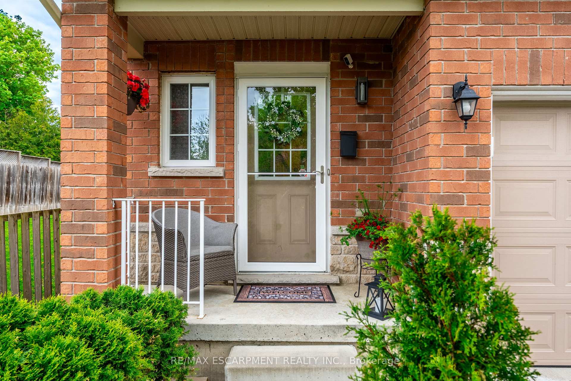 3 Bedrooms Condo at 1461 Upper Gage, Hamilton For sale
