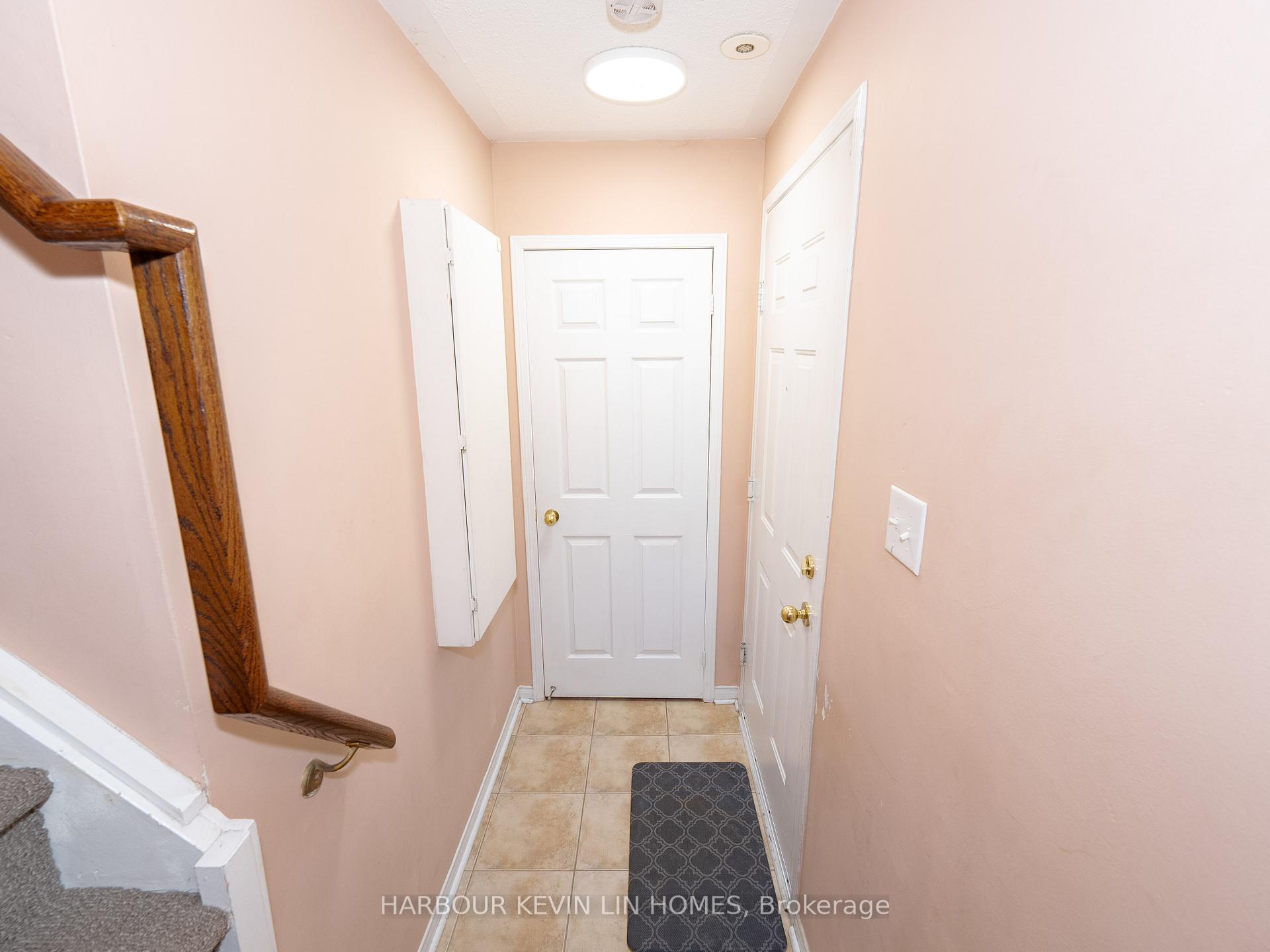 3 Bedrooms Condo at 4975 Southampton, Mississauga For sale