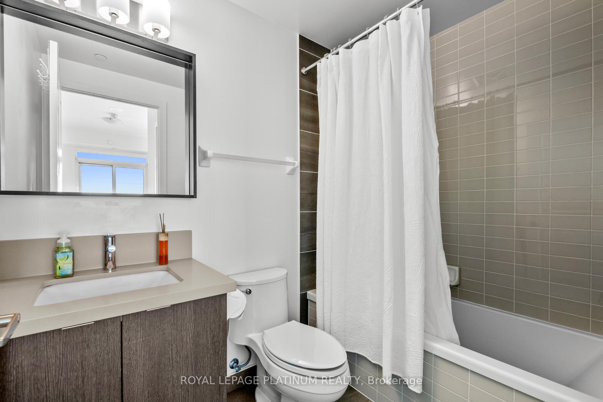 3 Bedrooms Condo at 4699 Glen Erin, Mississauga For sale