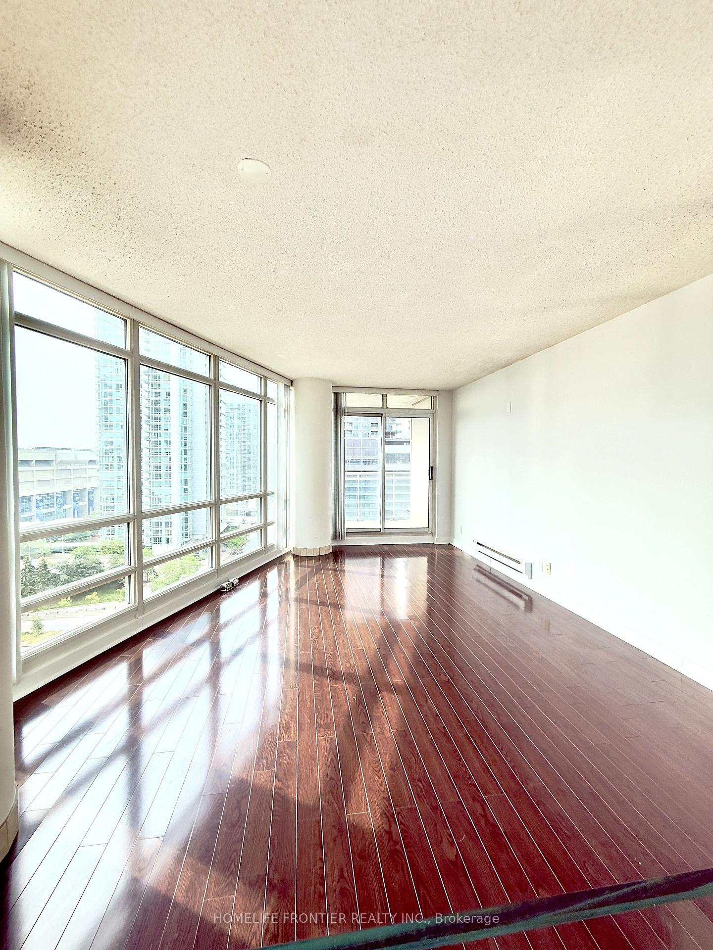 2 Bedrooms Condo at 381 Front, Toronto For sale