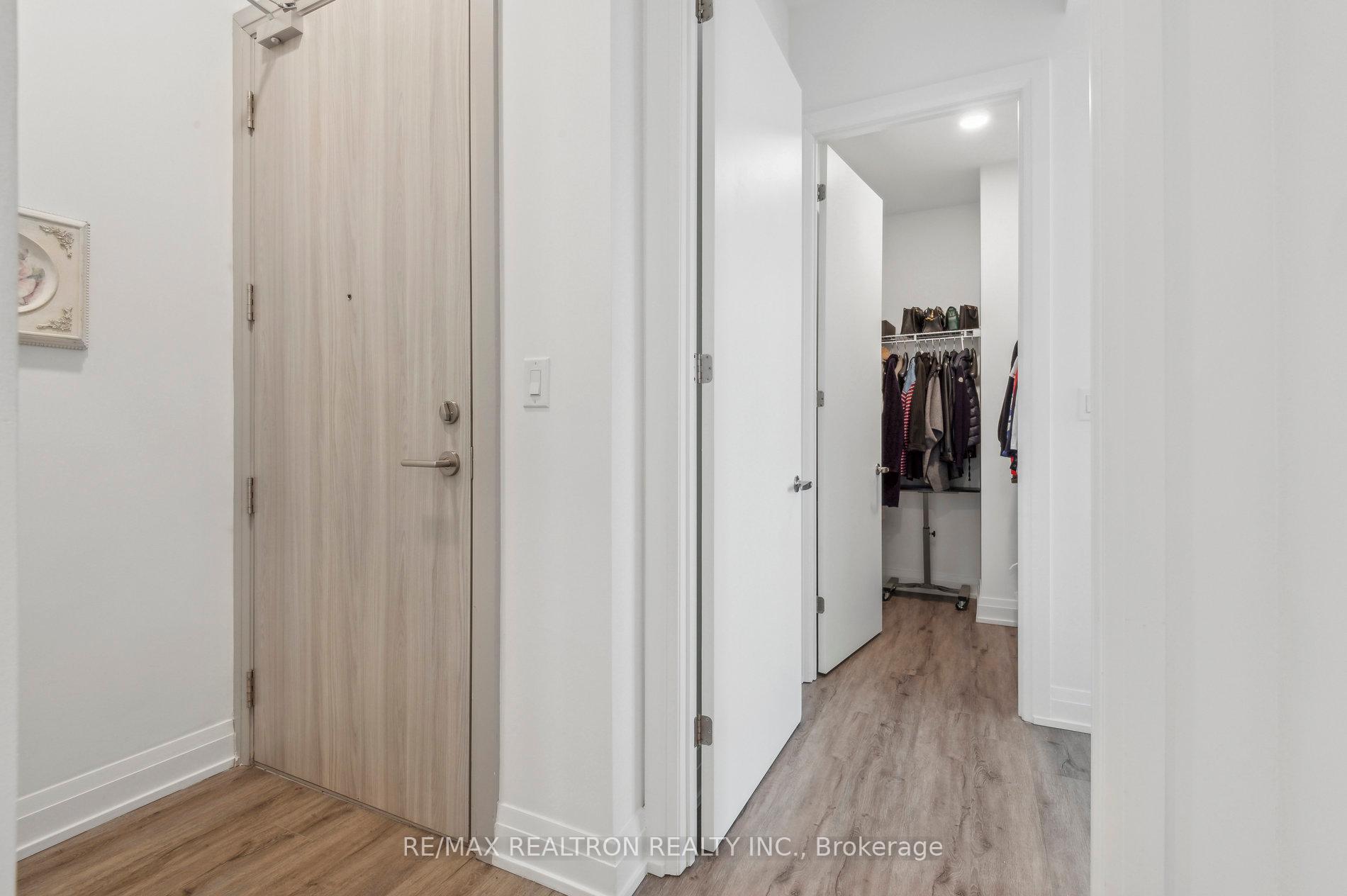 2 Bedrooms Condo at 75 Canterbury, Toronto For sale