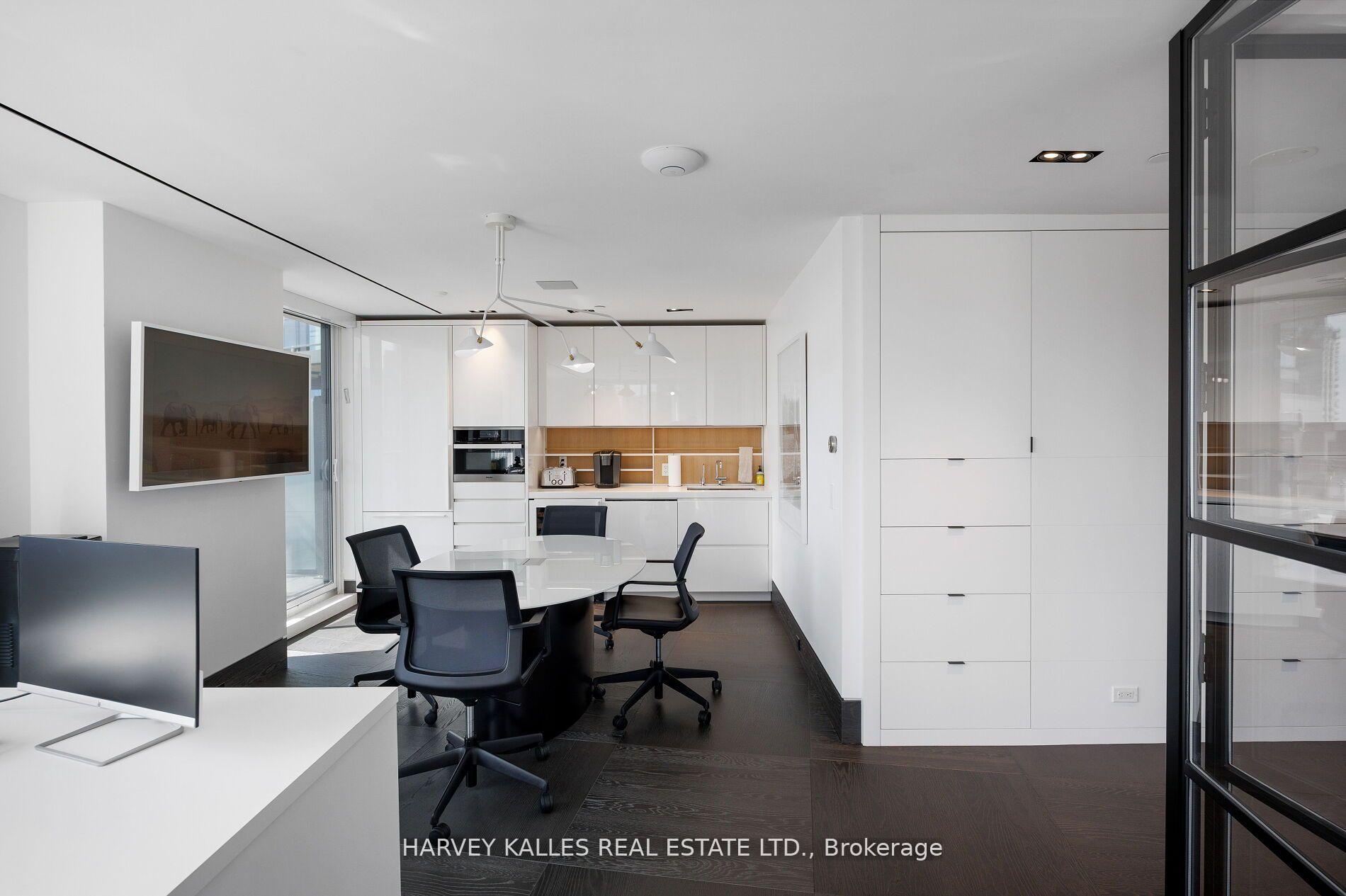 4 Bedrooms Condo at 181 Davenport, Toronto For sale