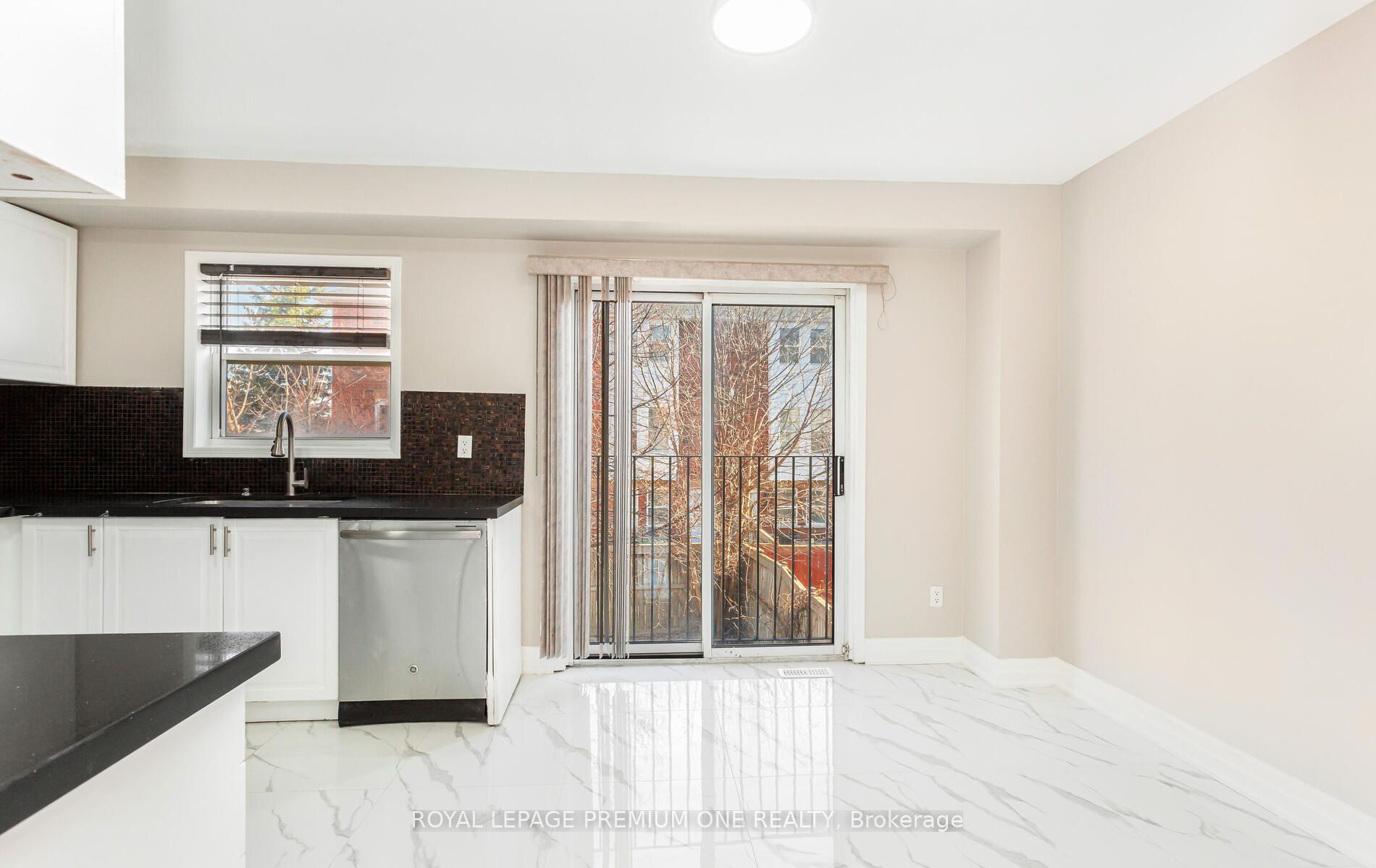 6860 MeadowvaleTownCentre Circle, #23
