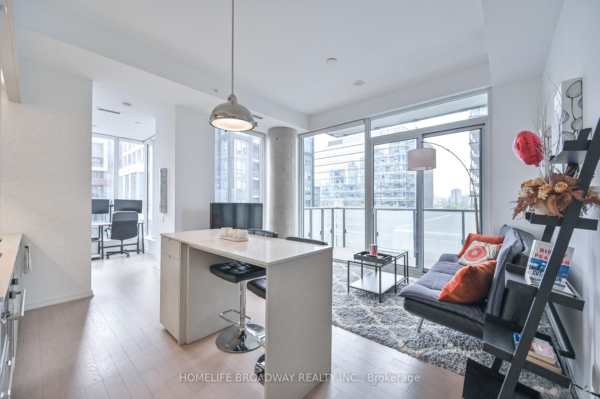 2 Bedrooms Condo at 101 Peter, Toronto For sale