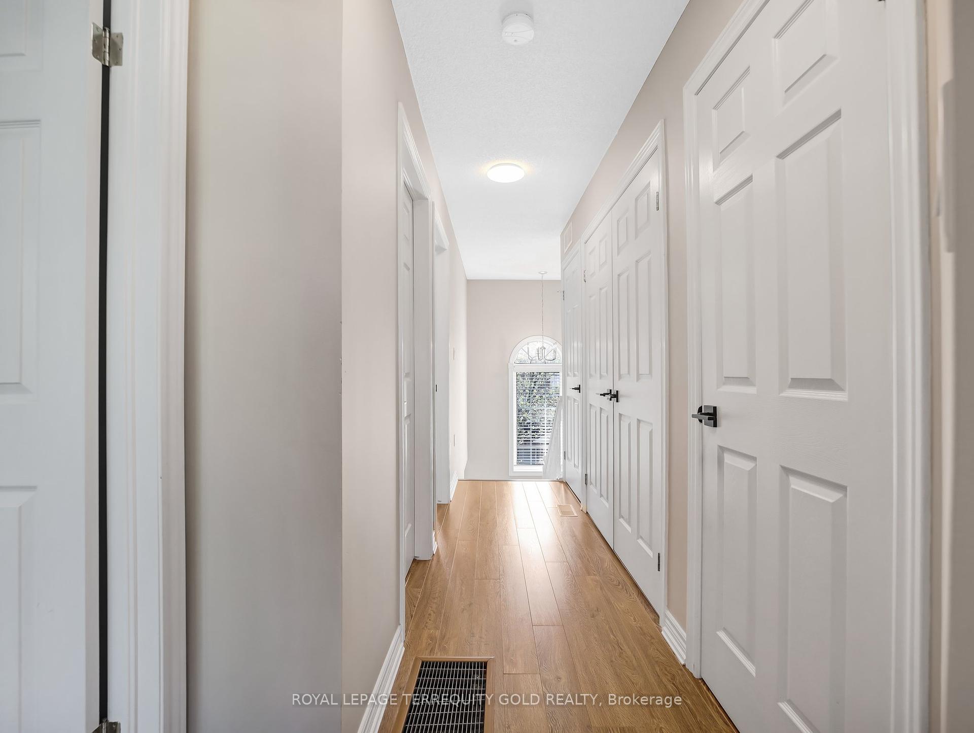 3 Bedrooms Condo at 4045 Upper Middle, Burlington For sale